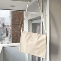 刺繍サコッシュ〈とぶとり〉