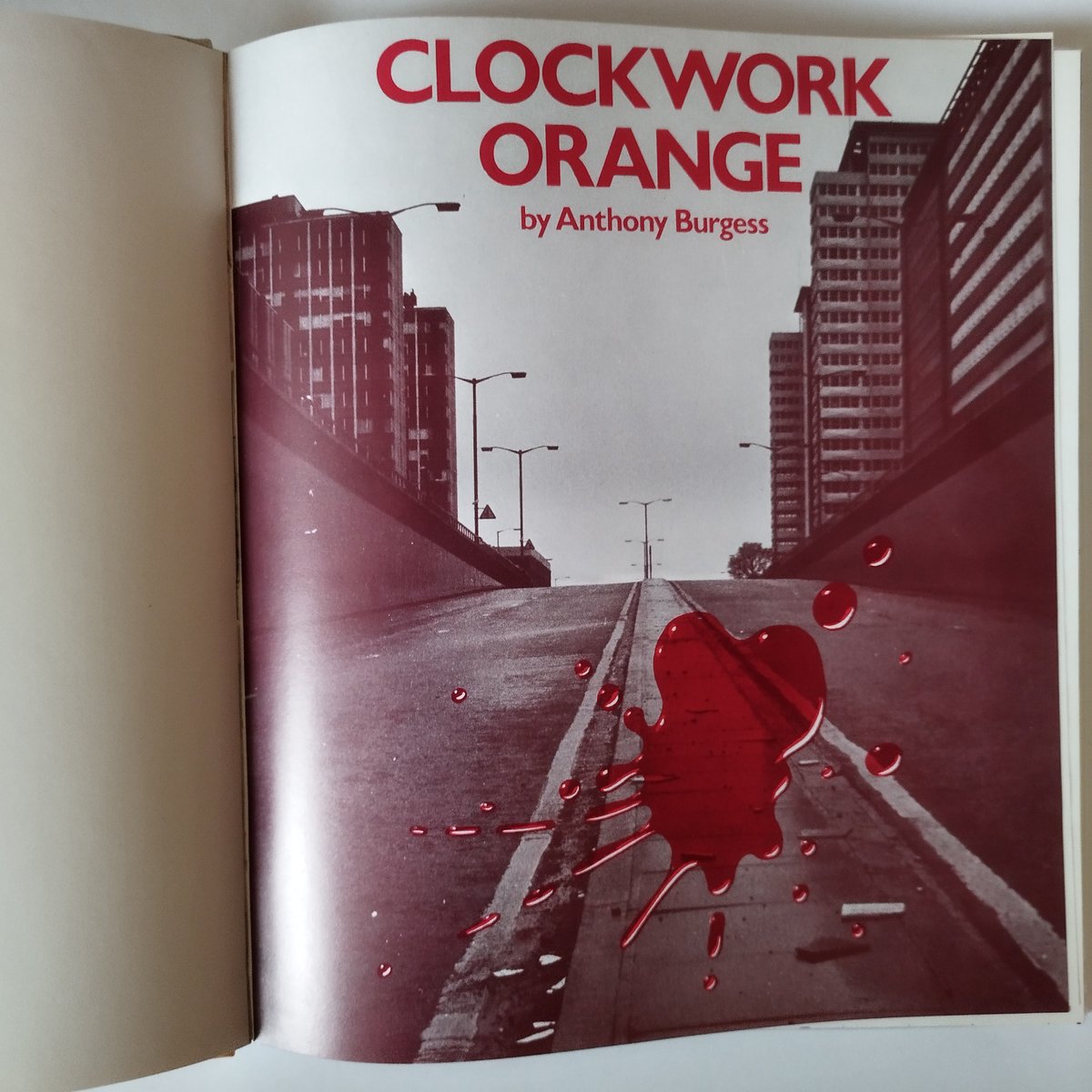 ALLEN JONES PROJECTS』 独特な感性とこの時代のポップアートとの融合