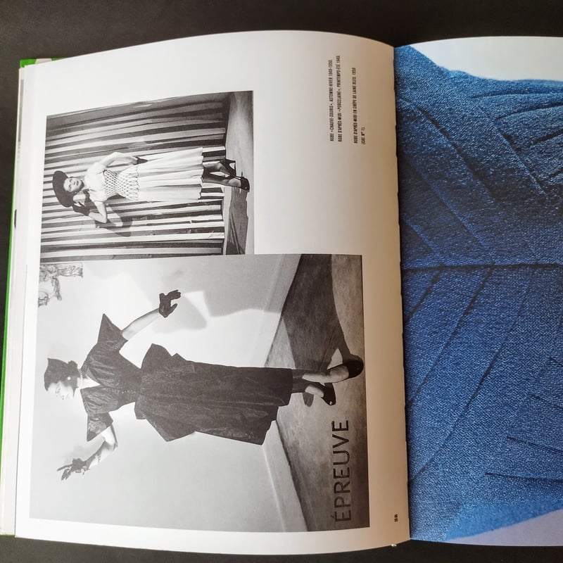 madame carven GRAND COUTURIER】 ポップとシック、まさに書棚に入