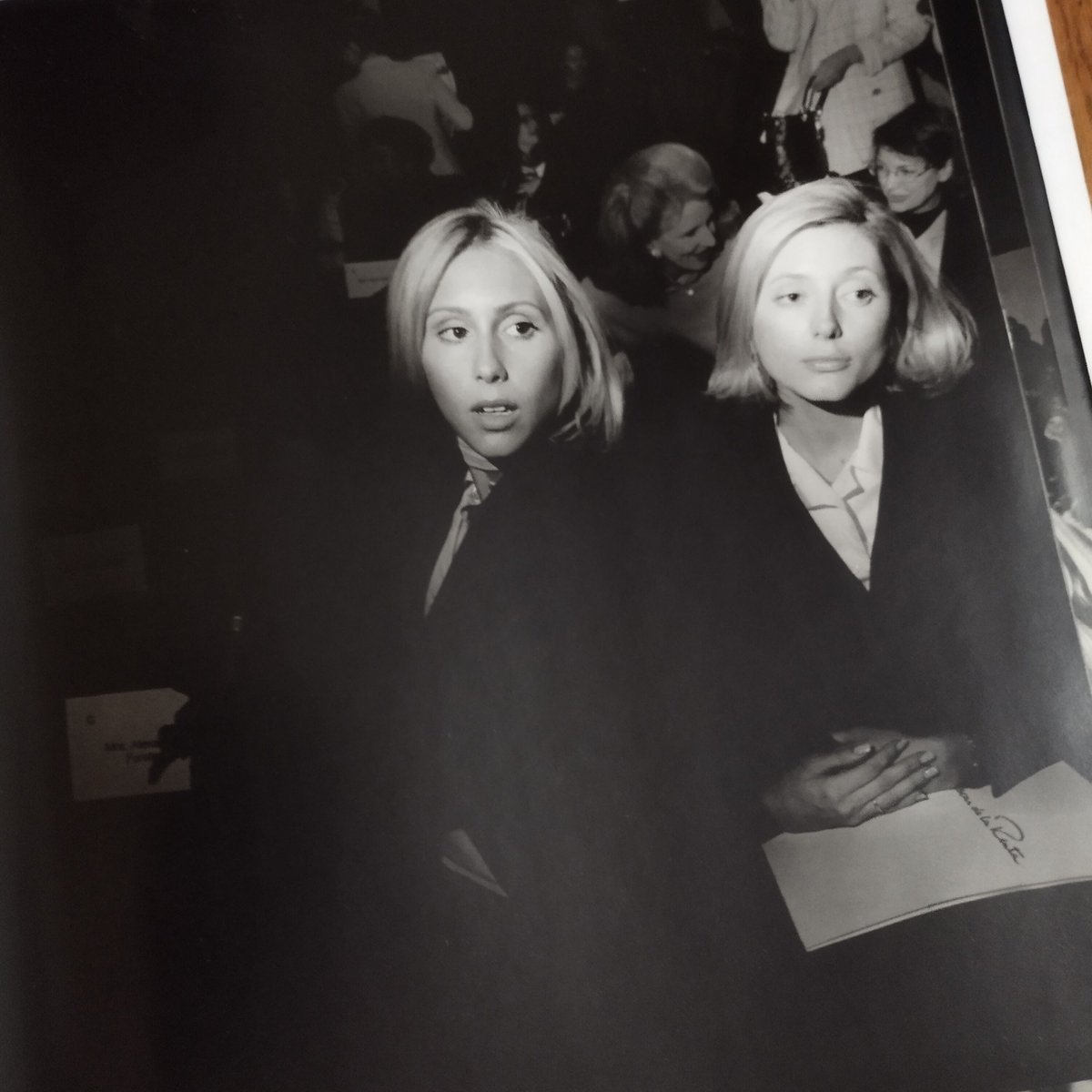 RUNWAY』 LARRY FINK ファッションショーの舞台裏そこから見える