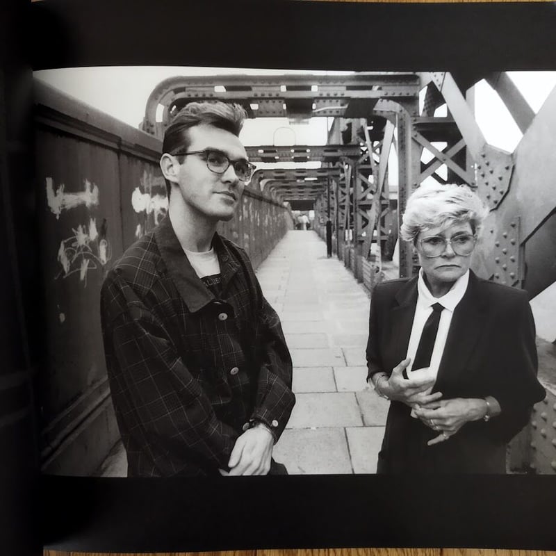 超希少 カラー写真付！Smiths 写真集 もう誰にも語らせない モリッシー 超希少 カラー写真付！Smiths 写真集 もう誰にも語らせない