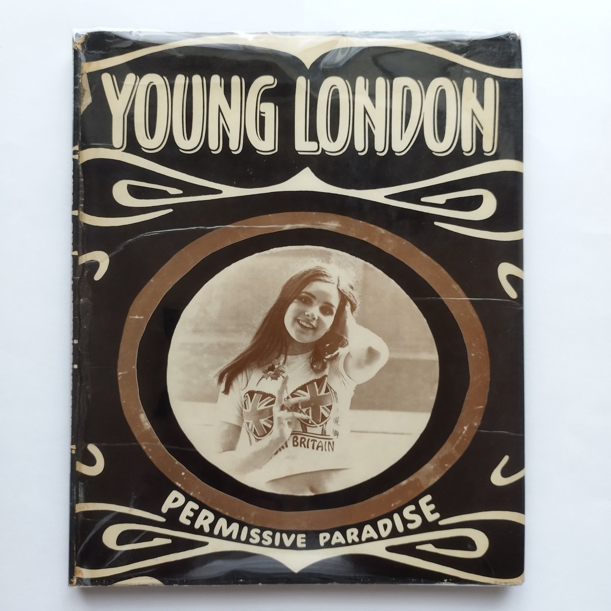 YONG LONDON permissive paradise』スインギングロンドンを代表す