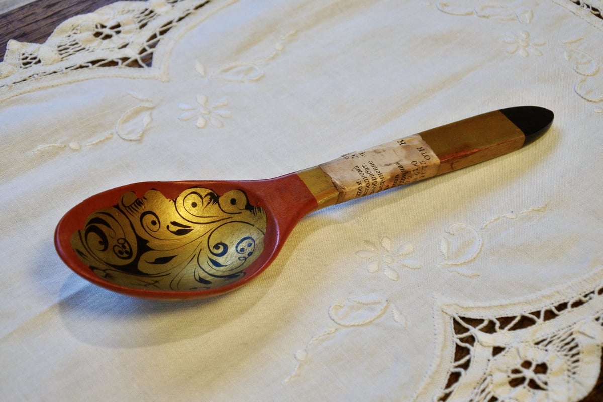 【最終値下げ】ロシア　伝統民芸品　ホフロマ塗り　木製漆器 スプーン　壁掛　ボール 値下げ】ロシア 伝統民芸品 ホフロマ塗り 木製漆器 スプーン 壁掛 ボール