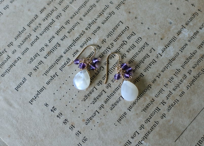 ホワイトシェルとアメシストのピアス White shell and Amethyst earr