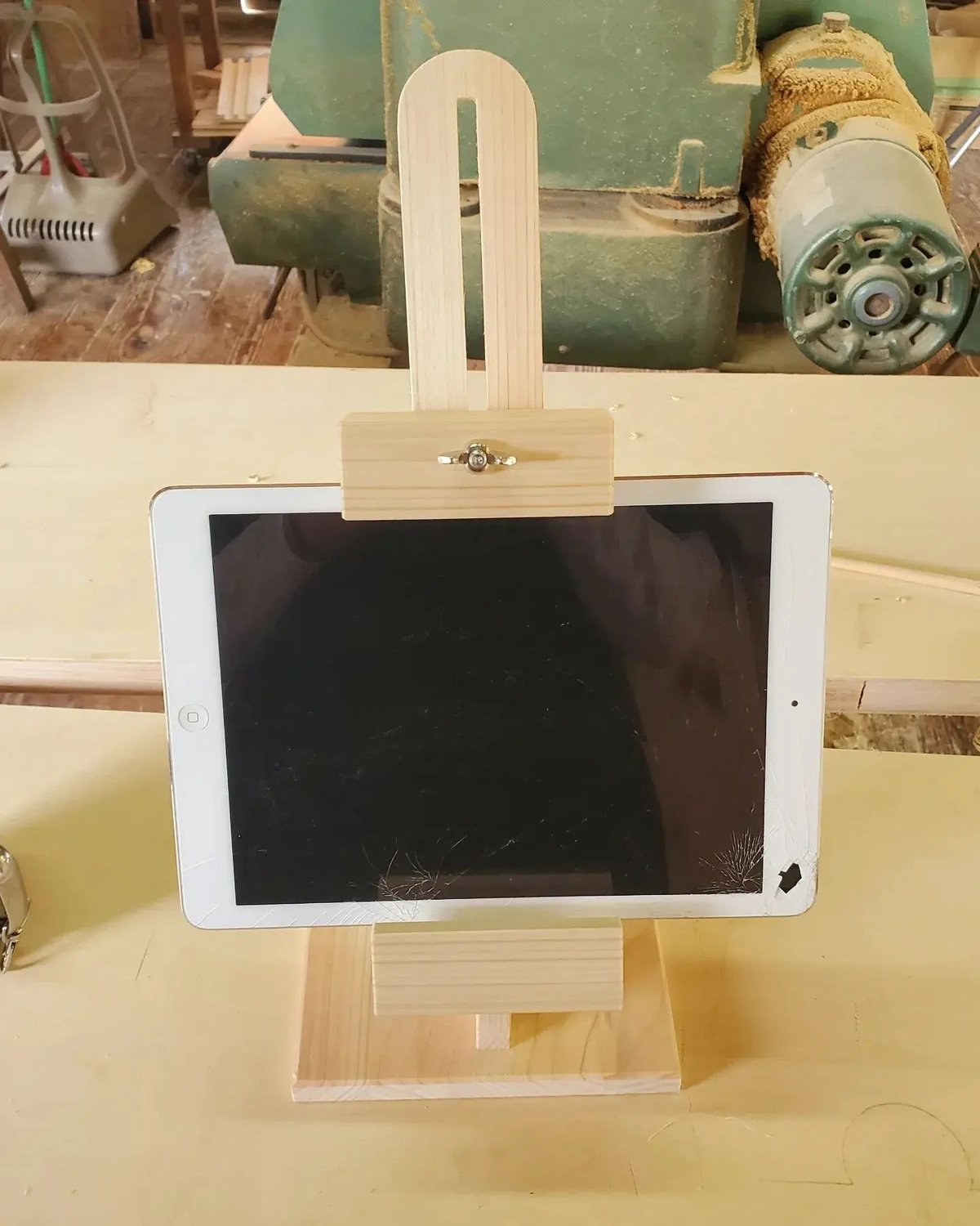 tstand2 タブレットスタンド 寝たままiPad、iPhoneが使える！手ぶらで使えるスマホ