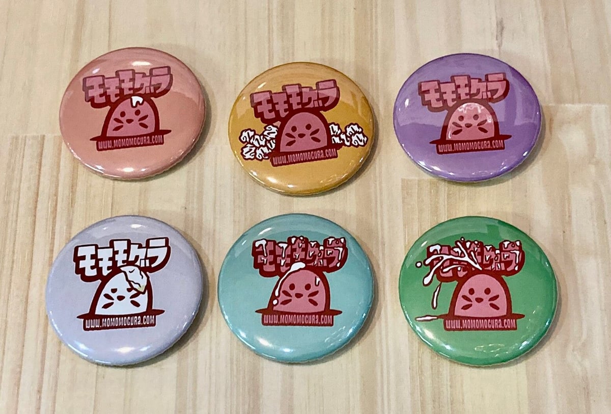 オナモグラ缶バッジ（ランダム封入） | MOMOMO! STORE