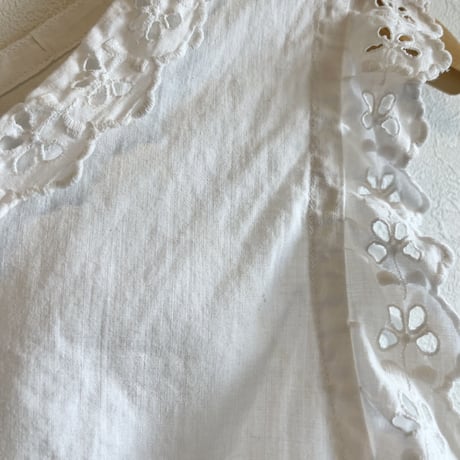 〈vintage〉eyelet sleeve tip blouse