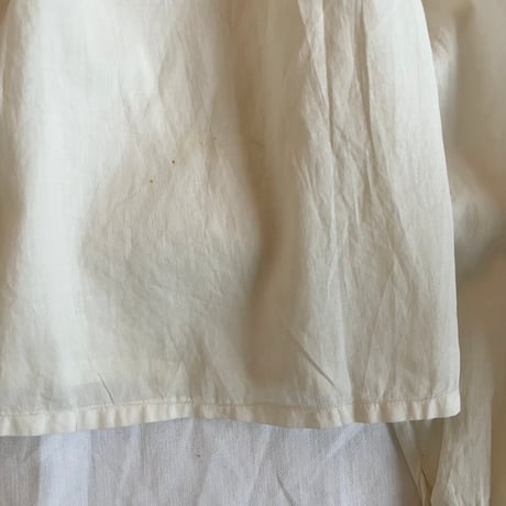 〈antique〉round collar cotton blouse