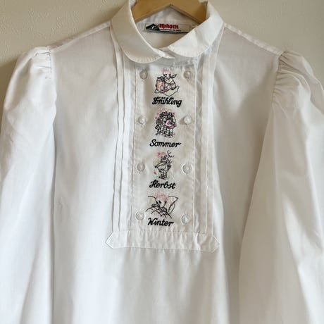 〈vintage〉four seasons embroidery blouse