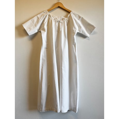 〈antique〉scalloped edge & embroidery cotton onepiece