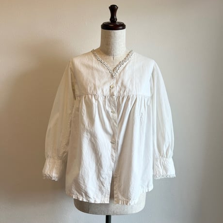 〈antique〉nocollar cotton blouse