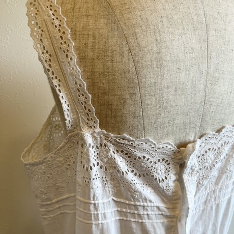 〈antique〉eyelet cotton onepiece