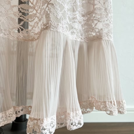 〈vintage〉baby pink nylon slip