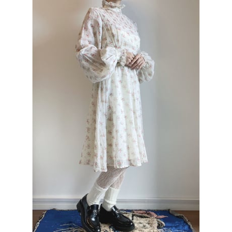 〈vintage〉 petit rose pattern shirring one-piece