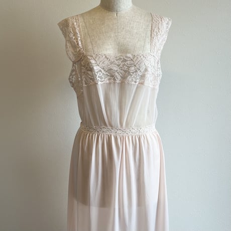 〈vintage〉baby pink nylon slip