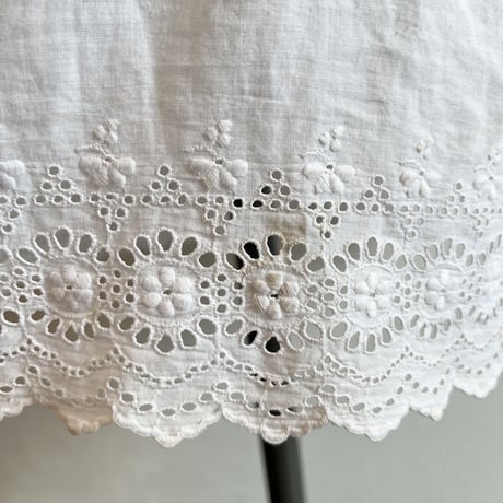 〈antique〉eyelet cotton onepiece
