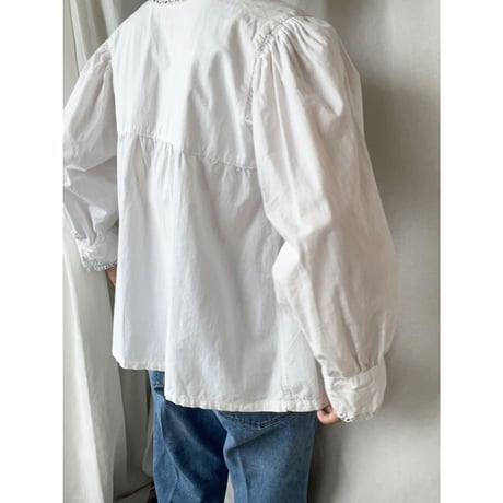 〈antique〉nocollar cotton blouse