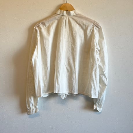 〈antique〉round collar cotton blouse
