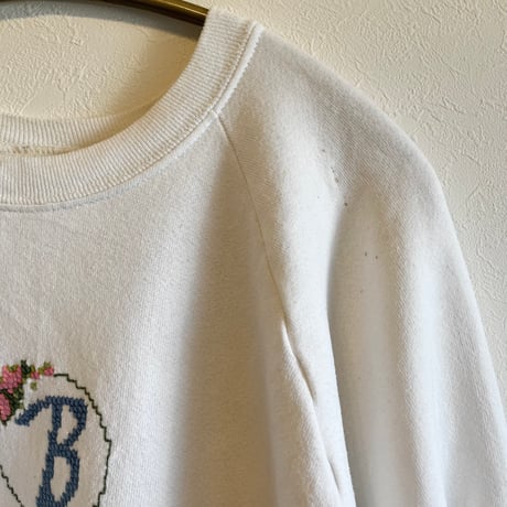 〈vintage〉made in USA / initial embroidery sweat