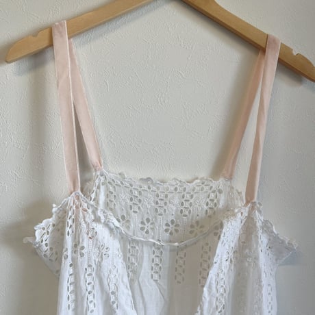 〈antique〉cotton one-piece with velours ribbon shoulder