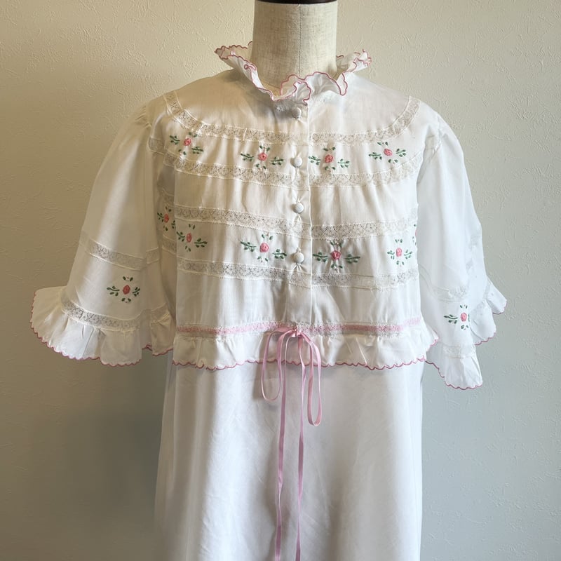 vintage〉flower embroidery onepiece | MEARI and... Flower Embroidery Onepiece♡0♡8月中までの出品♡