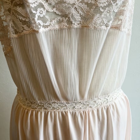 〈vintage〉baby pink nylon slip