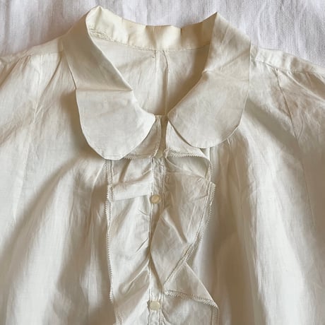 〈antique〉round collar cotton blouse
