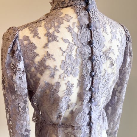 〈vintage〉back button lace blouse