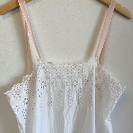 〈antique〉cotton one-piece with velours ribbon shoulder