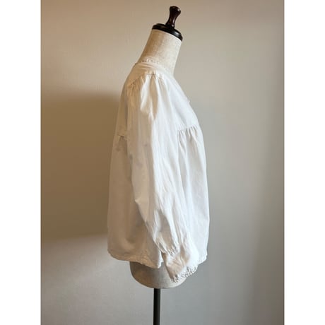 〈antique〉nocollar cotton blouse