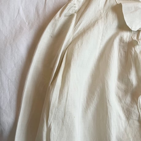 〈antique〉round collar cotton blouse