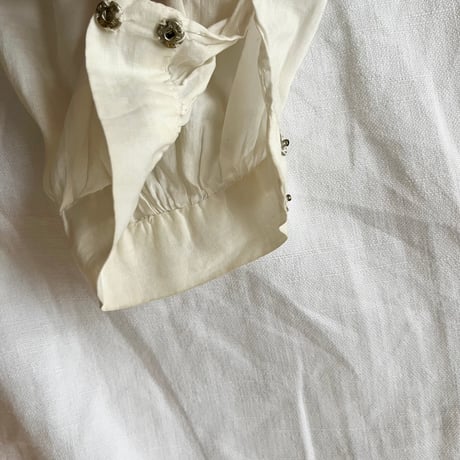 〈antique〉round collar cotton blouse