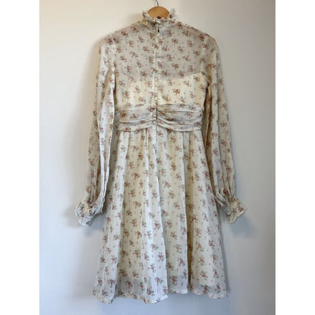 〈vintage〉 petit rose pattern shirring one-piece