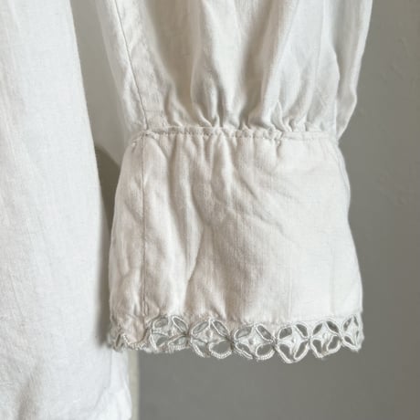 〈antique〉nocollar cotton blouse