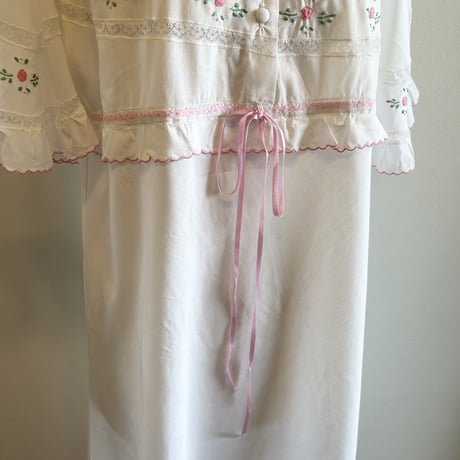 〈vintage〉flower embroidery onepiece