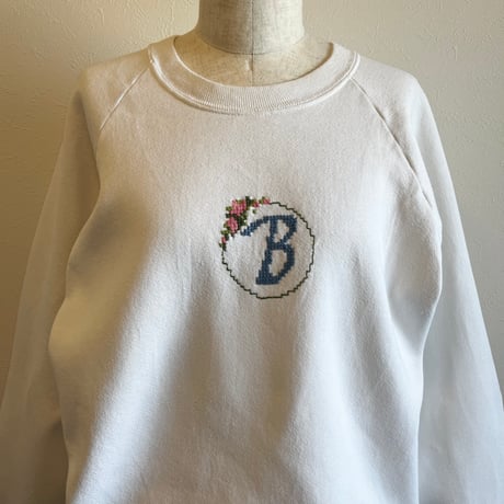 〈vintage〉made in USA / initial embroidery sweat