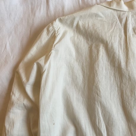〈antique〉round collar cotton blouse