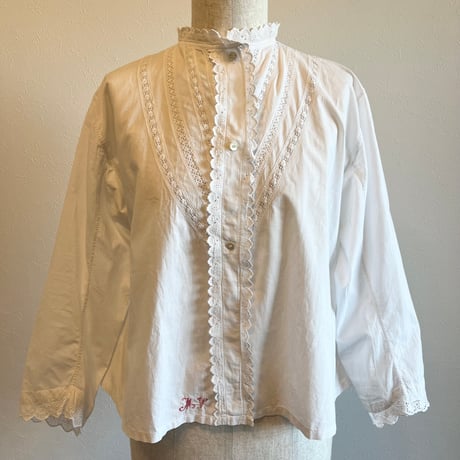 〈antique〉cotton blouse with initial embroidery