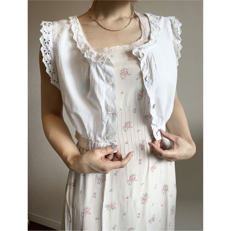 〈vintage〉eyelet sleeve tip blouse