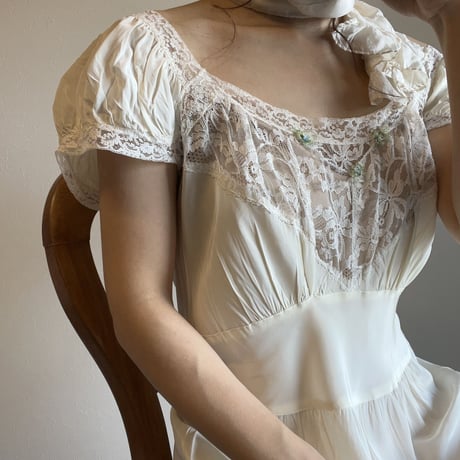 〈vintage〉puff shoulder slip with blue petit flower