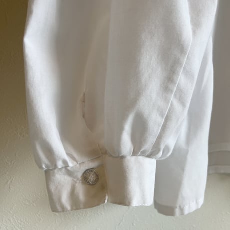 〈vintage〉four seasons embroidery blouse