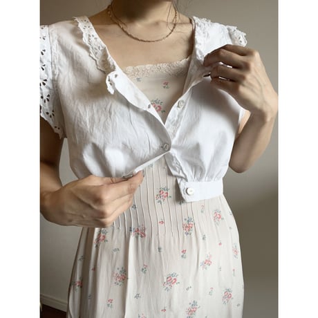 〈vintage〉eyelet sleeve tip blouse