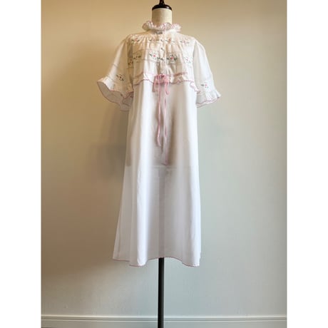 〈vintage〉flower embroidery onepiece