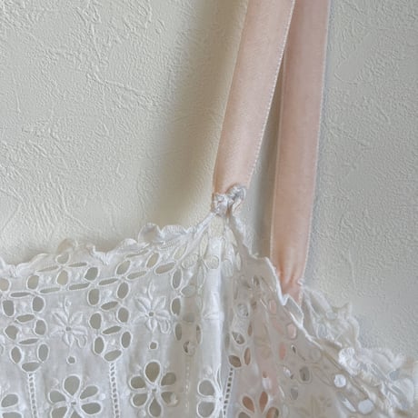 〈antique〉cotton one-piece with velours ribbon shoulder