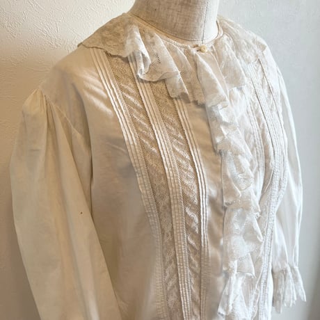 〈antique〉lace trim blouse