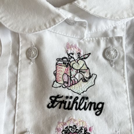 〈vintage〉four seasons embroidery blouse