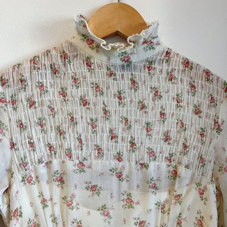 〈vintage〉 petit rose pattern shirring one-piece