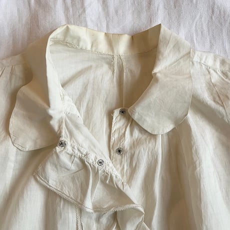 〈antique〉round collar cotton blouse