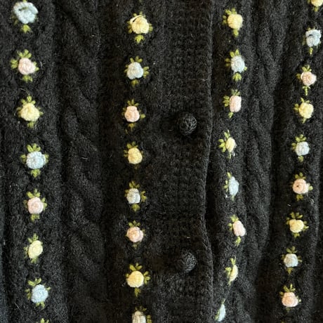 〈vintage〉 black cable cardigan with baryon rose stitch