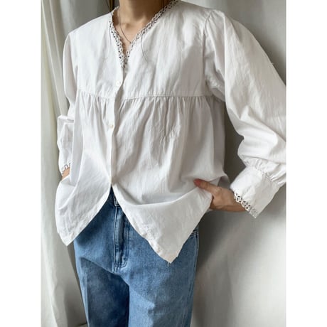 〈antique〉nocollar cotton blouse
